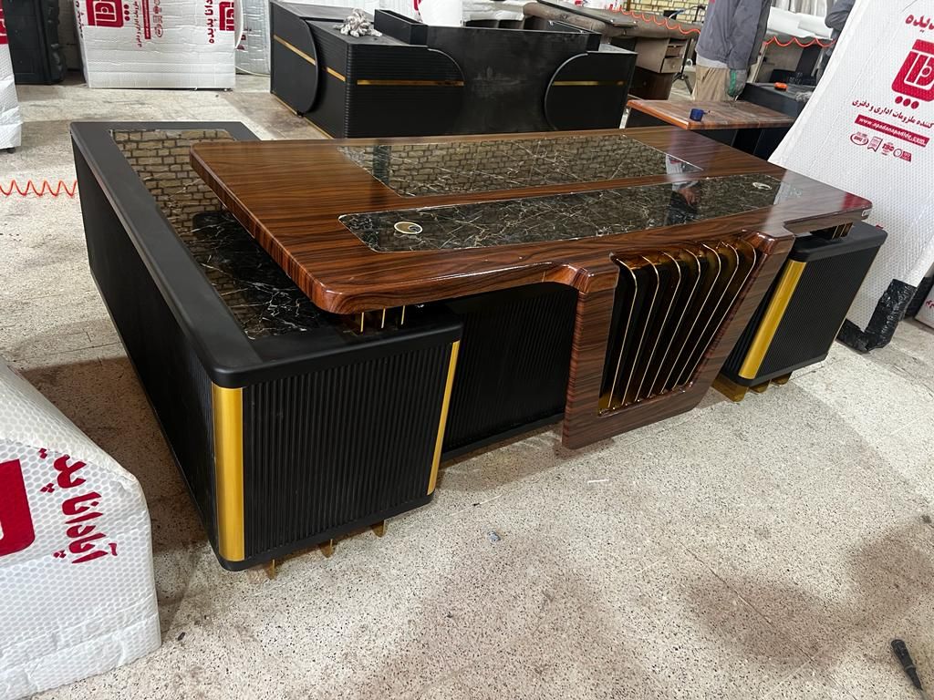 میز اپادانا نیلپر لیو